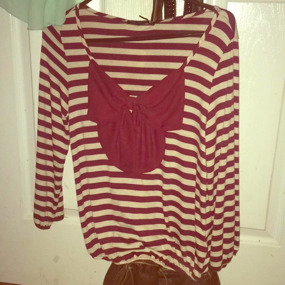 Burgundy top size Small